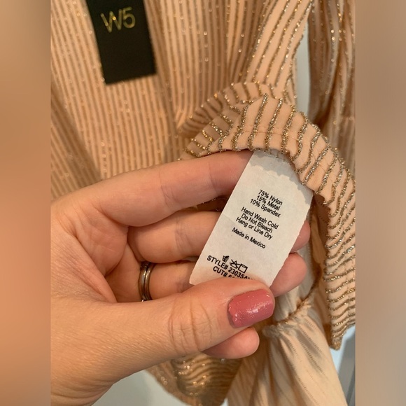 NWT W5 GLITTER RUFFLE BLOUSE - Picture 3 of 5